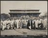 Asmara : consegna della medaglia al valore al 5. battaglione Ascari, gruppo del commissario d&rsquo;Asmara e notabili indigeni, 13-2-913