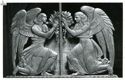 [Altorilievo con coppia di figure angeliche in ginocchio in atto di stringere tra le mani un mazzo di gigli e un cespo di quercia]