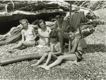 [Ennia, Ovidia Minardi e una conoscente insieme a Carlotta e Alberto sulla spiaggetta sassosa della pensione Aurora, Nervi (Genova), estate 1948